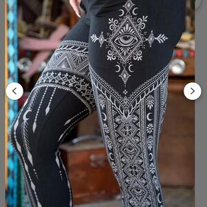 Melodía designs Black Leggings & shorts with White Geometric & Mystic Print